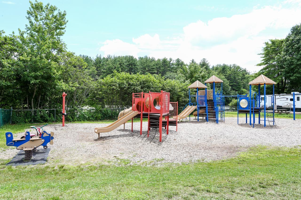 Tuxbury Pond Camping Resort Tiny House Clara South Hampton Extérieur photo
