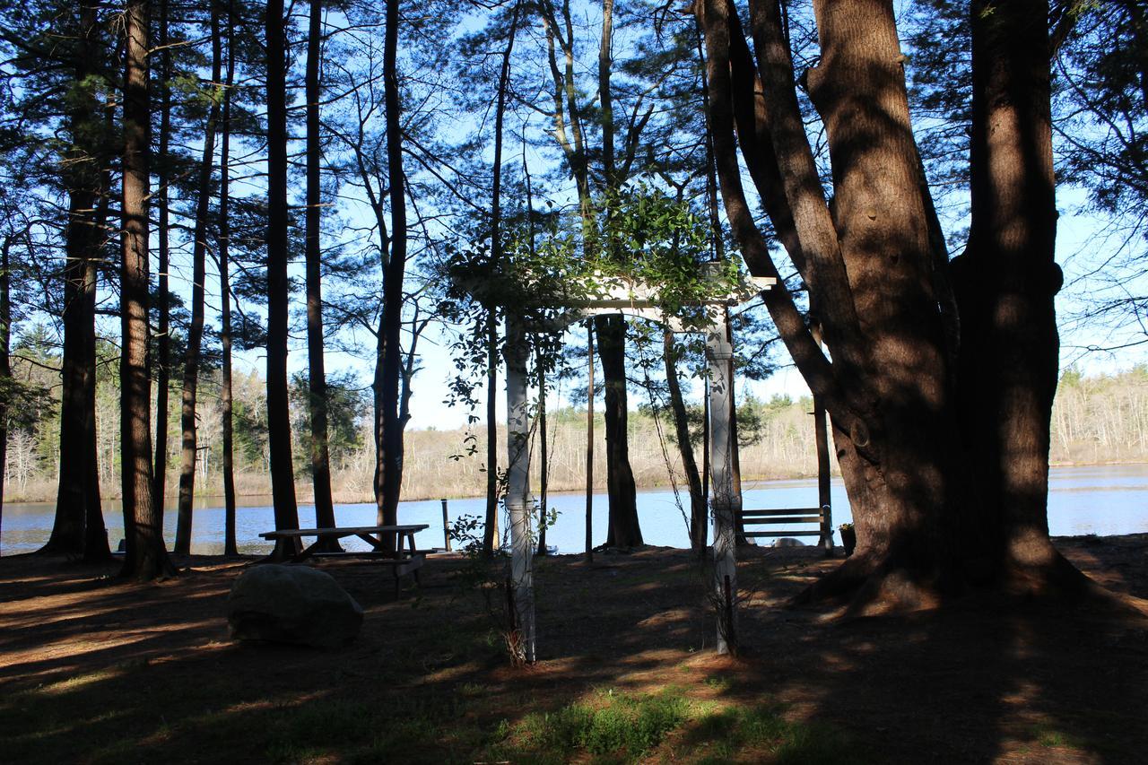Tuxbury Pond Camping Resort Tiny House Clara South Hampton Extérieur photo